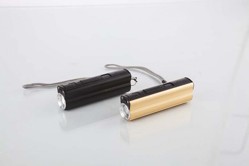 USB行動電源+點煙器+強光手電筒HL-D11